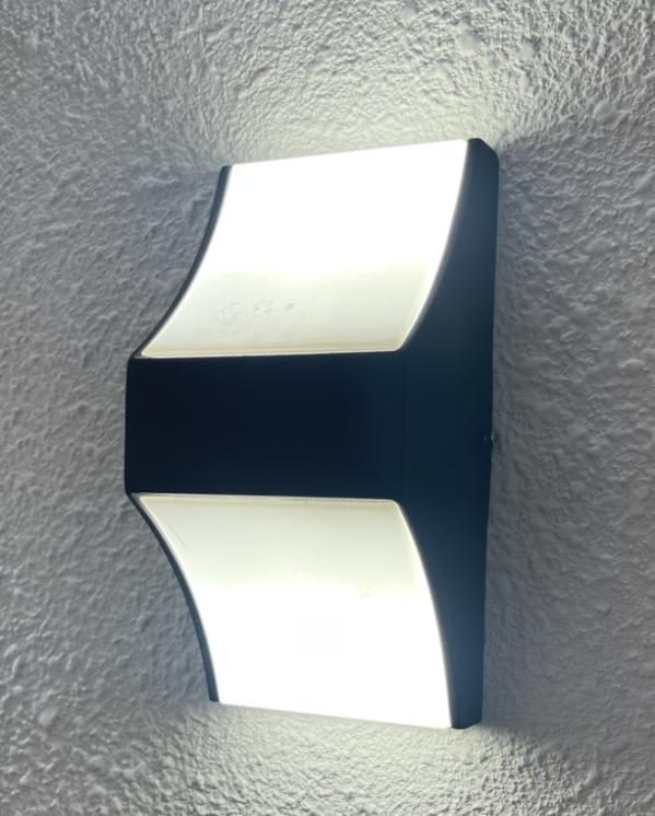 SU-266 OUTDOOR WALL LAMP